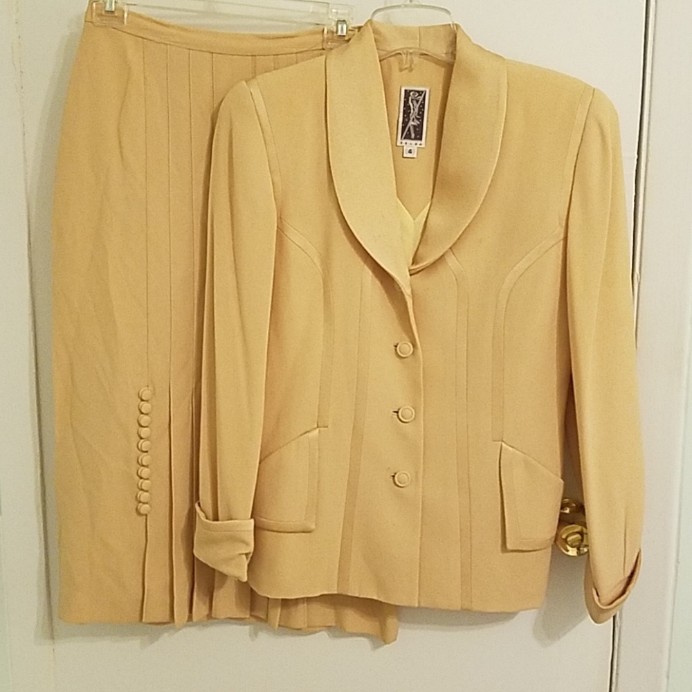 Vintage Zelda yellow-gold blazer and skirt suit